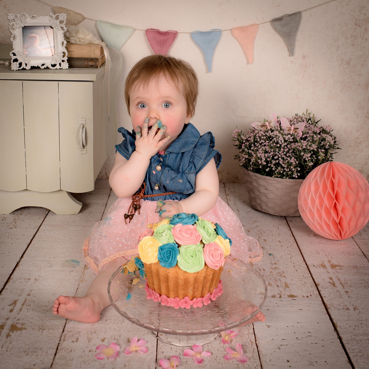 Smash Cake Photoshoot: Celebrating Baby’s First Birthday