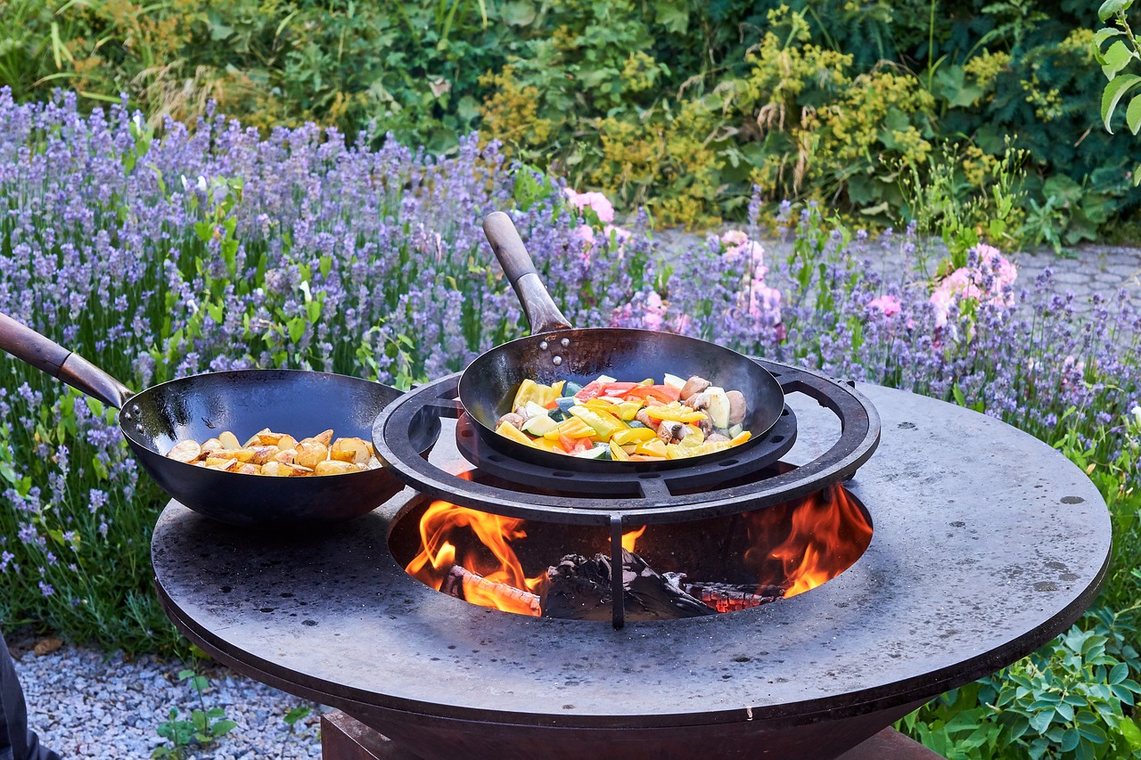 Sizzling skillet: Photograph food cooking in a hot pan