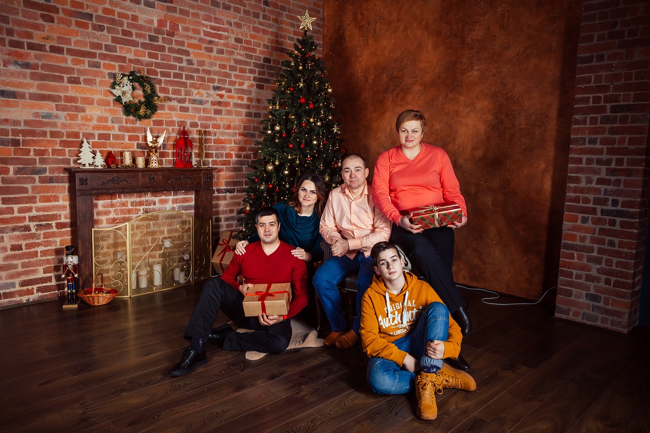 Creative Poses for Family Portraits: Beyond the Traditional