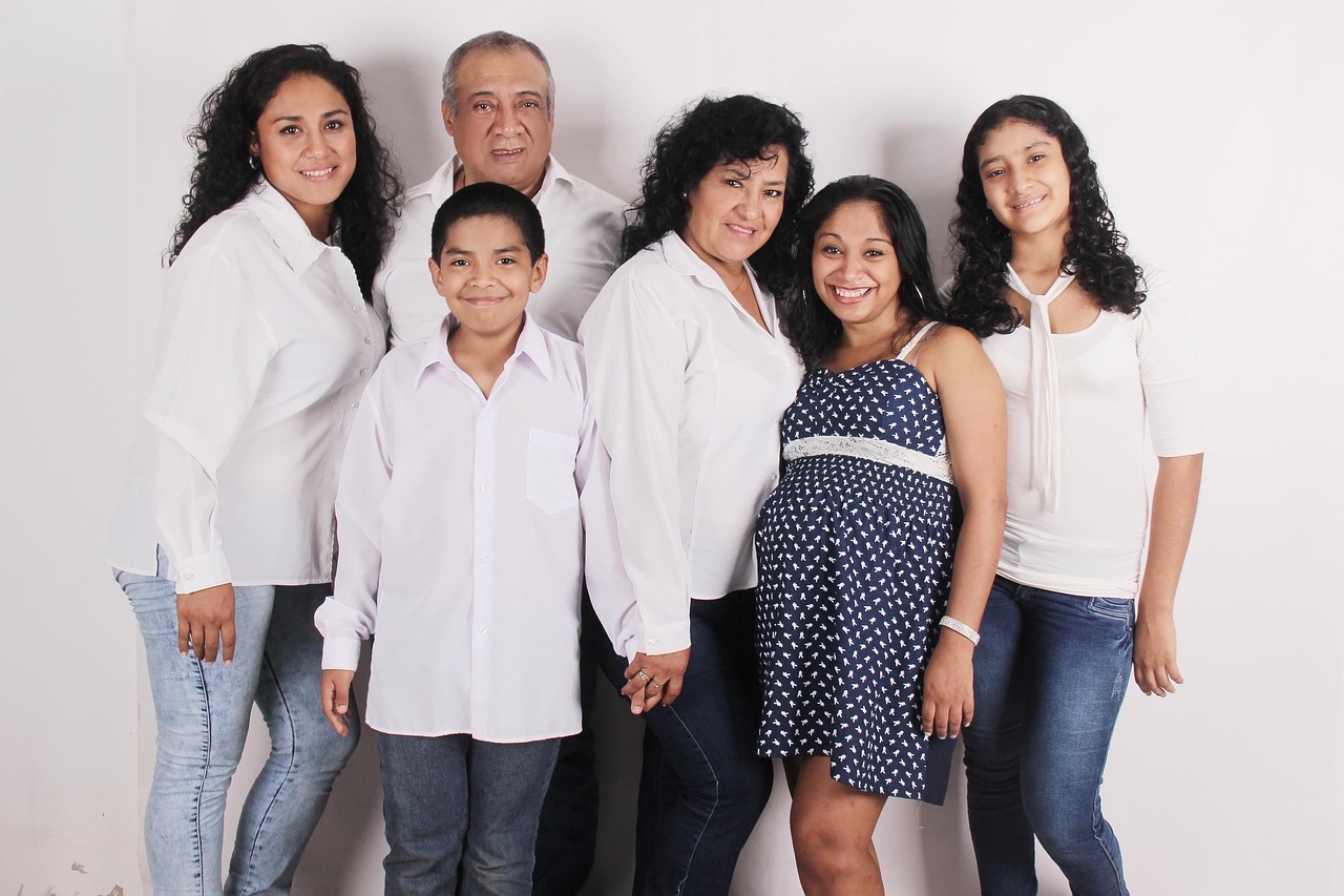 The Beauty of Generational Portraits: Tips for Large Families