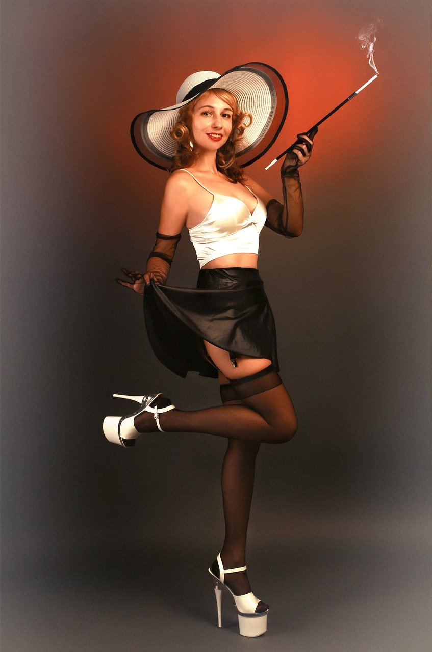 Influence of Pin-up Photography on Modern Glamour Shots
