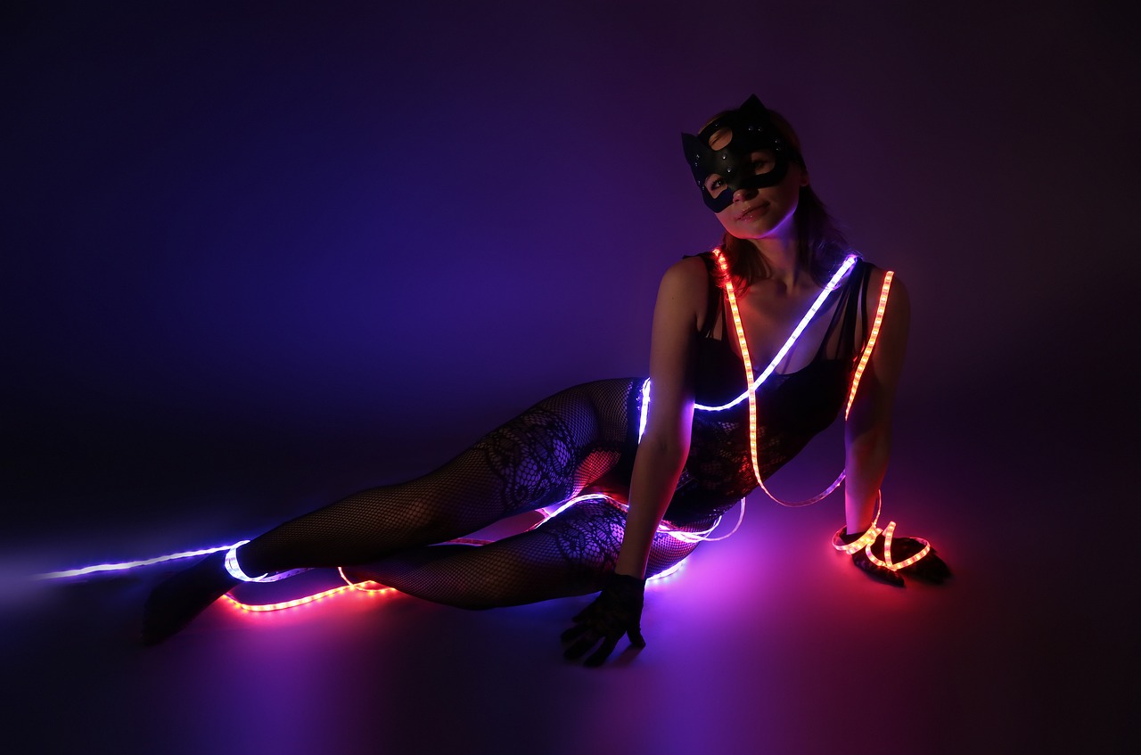 Creating Glamour Portraits with Neon Lights